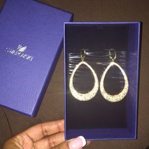 💛 Gold Swarovski Earrings 💛